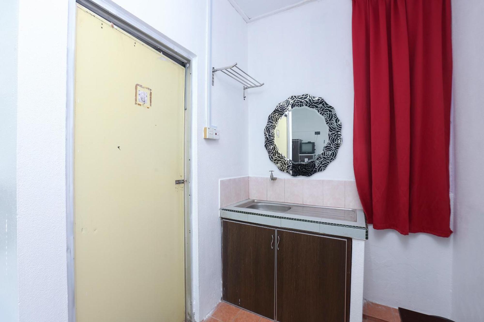 Oyo 89755 D&D Budget Inn Kota Bharu Bagian luar foto
